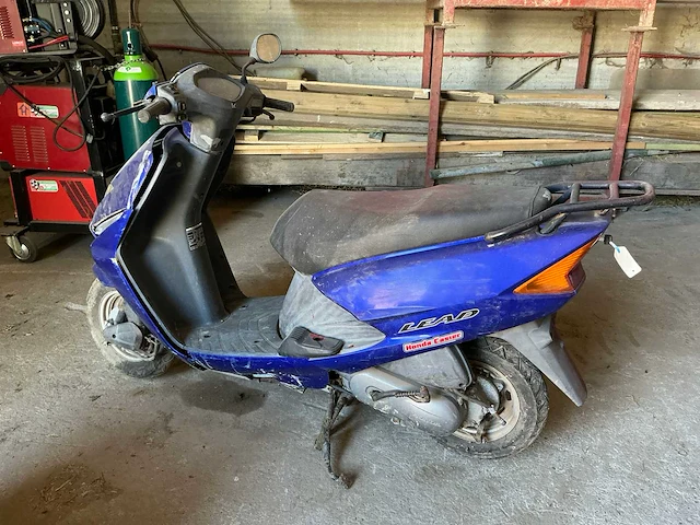 Honda scv100 scooter - 2003 - afbeelding 2 van  4