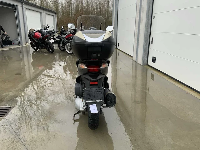 Honda sh 300i a nf 02 scooter - afbeelding 11 van  15