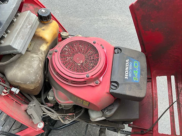Honda v-twin 21/4 hydrostatic zitmaaier - afbeelding 8 van  15