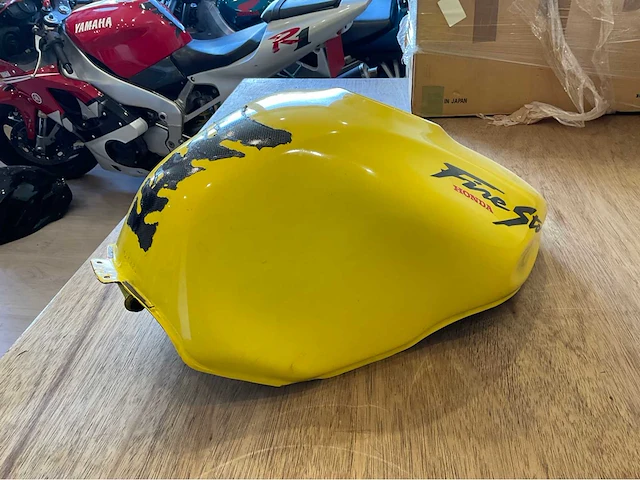 Honda vfr tank onderdeel - afbeelding 1 van  7