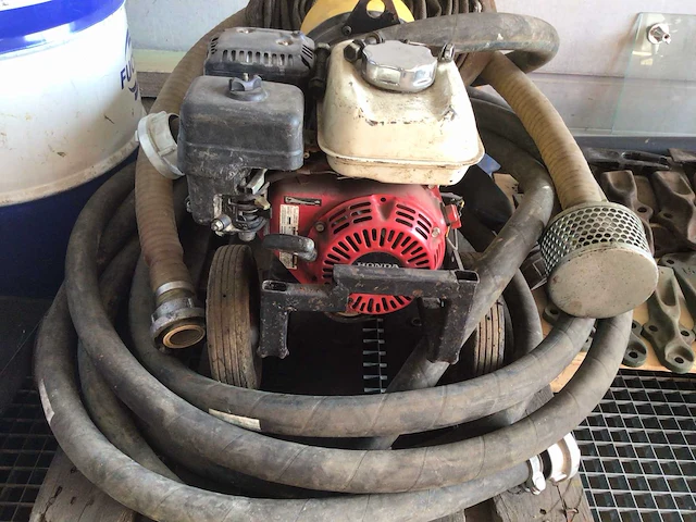 Honda vuilwaterpomp - afbeelding 1 van  5