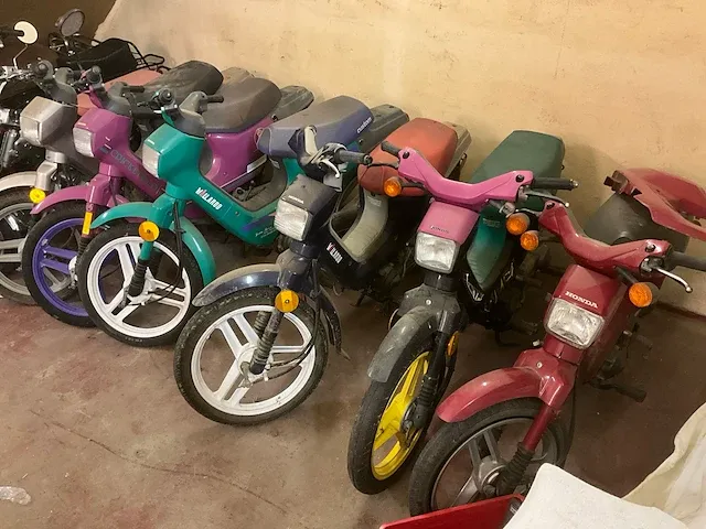 Honda wallaroo scooter (6x) - afbeelding 8 van  15
