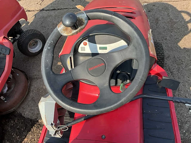 Honda zitmaaier v-twin 2315 - 2 stuks - afbeelding 10 van  28