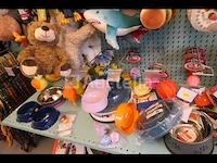 Hondenspeelgoed, voerbakken, kattenbakken, enz. - afbeelding 5 van  20