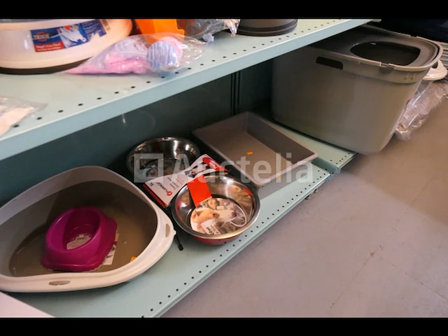 Hondenspeelgoed, voerbakken, kattenbakken, enz. - afbeelding 1 van  20