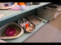 Hondenspeelgoed, voerbakken, kattenbakken, enz. - afbeelding 1 van  20
