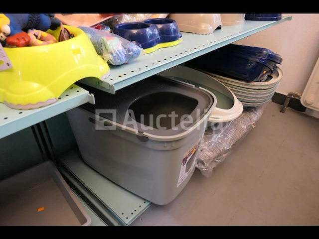 Hondenspeelgoed, voerbakken, kattenbakken, enz. - afbeelding 19 van  20