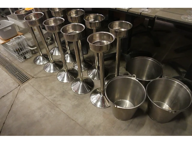 Horeca items + keukenmateriaal - afbeelding 1 van  4