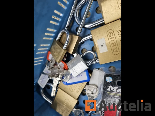 Horeca: lot 241: hangslot met sleutel - afbeelding 1 van  6