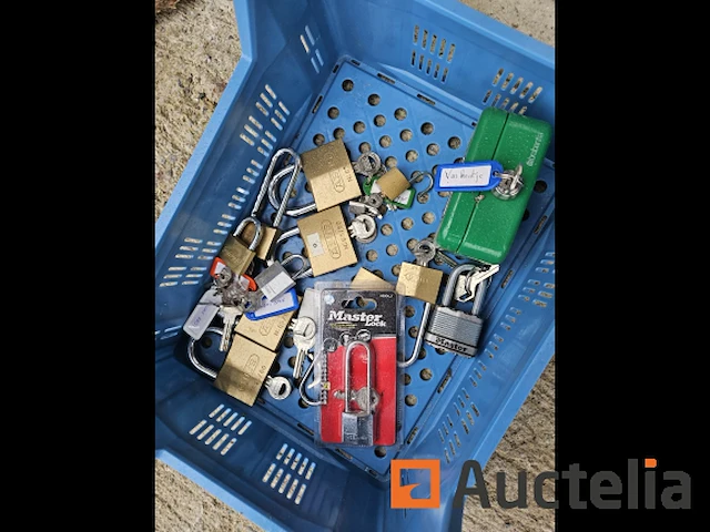 Horeca: lot 241: hangslot met sleutel - afbeelding 2 van  6