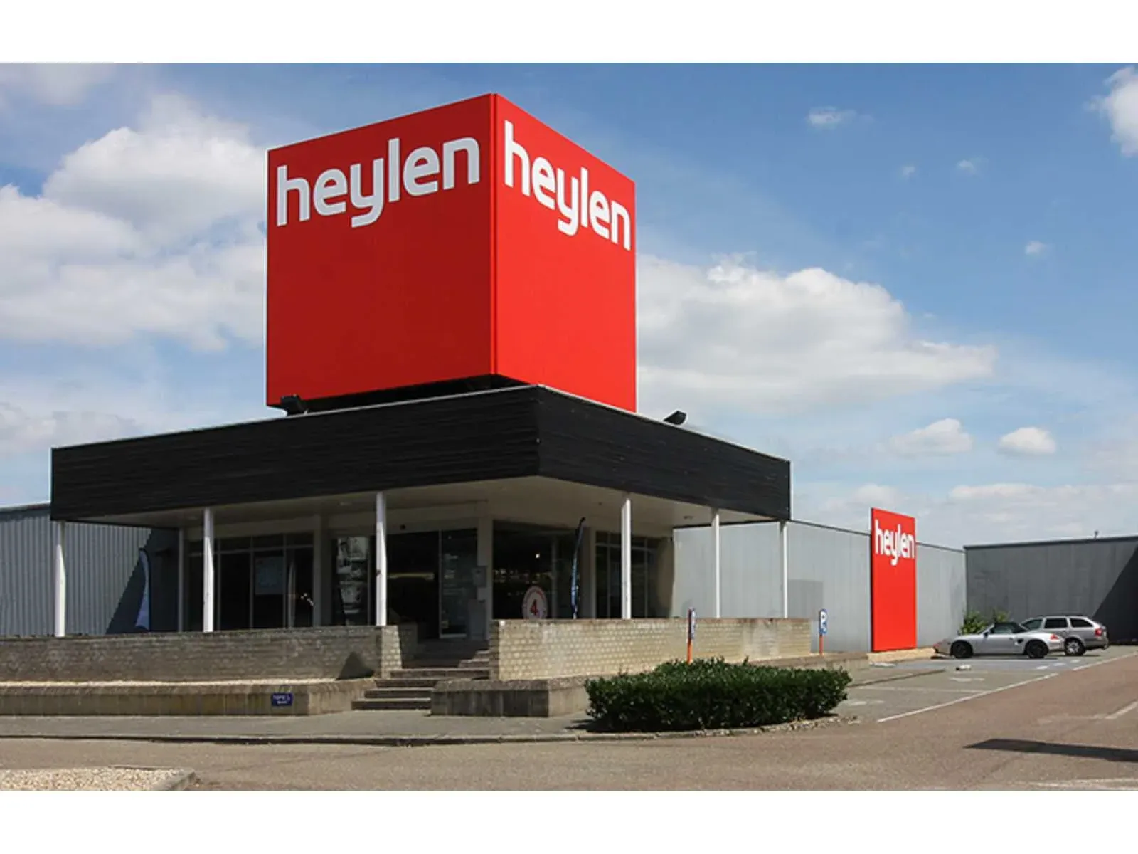 Horeca, winkelinrichting en kantoren wegens faillissement immo maas & kempen, handelend onder de naam meubelen heylen