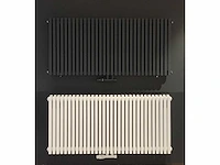 Horizontaale designradiator mat zwart - afbeelding 3 van  4