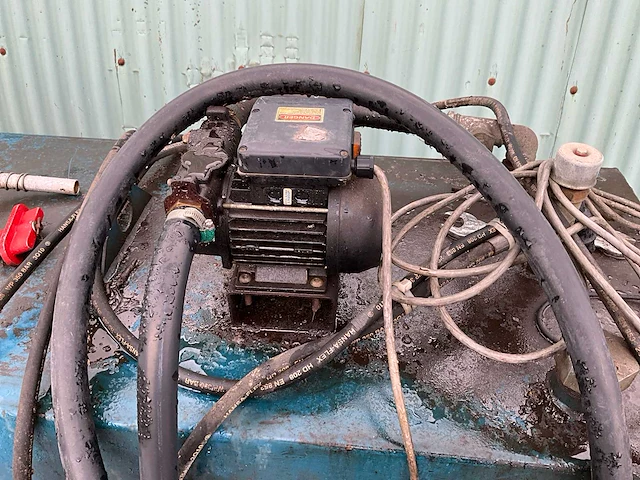 Horizontale diesel opslagtank 1200l inclusief pomp - afbeelding 6 van  7