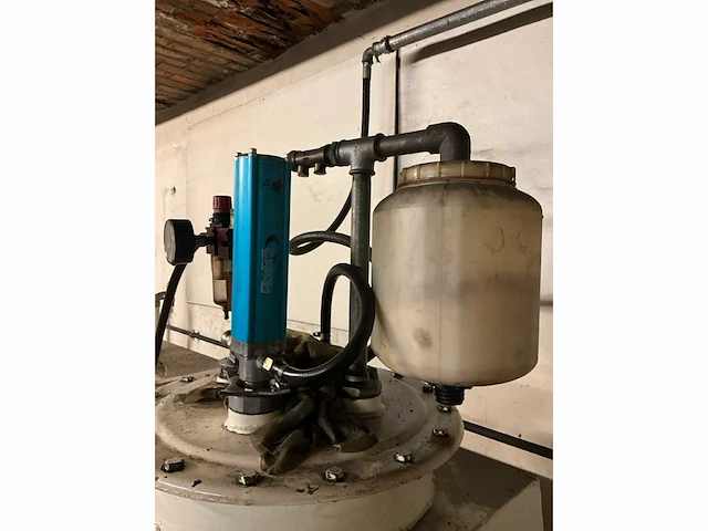Horizontale olie-opslagtank met nederman haspel - afbeelding 6 van  10