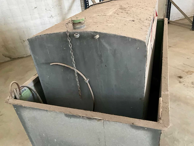 Horizontale opslagtank ( 1000 l )met opvangbak - afbeelding 4 van  8