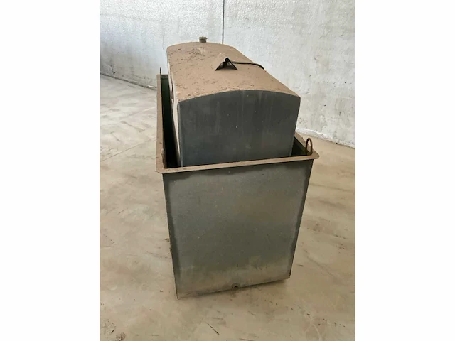 Horizontale opslagtank ( 1000 l )met opvangbak - afbeelding 5 van  8