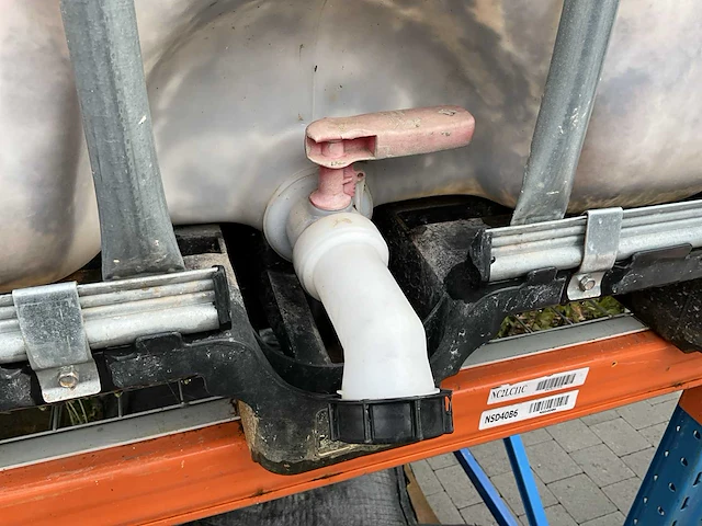 Horizontale opslagtank ibc container 1000l - afbeelding 3 van  3