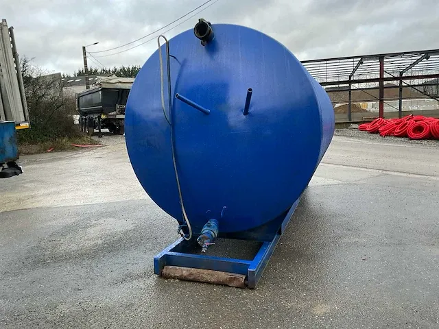 Horizontale opslagtank op container chassis - afbeelding 10 van  15