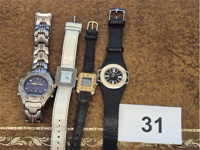 Horloges gemengd 4 stuks - afbeelding 1 van  4