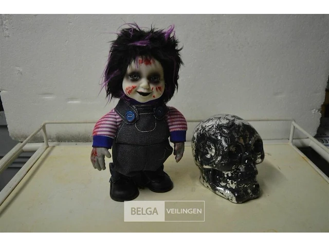 Horrorbaby met scull - afbeelding 1 van  3