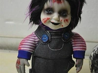 Horrorbaby met scull - afbeelding 2 van  3