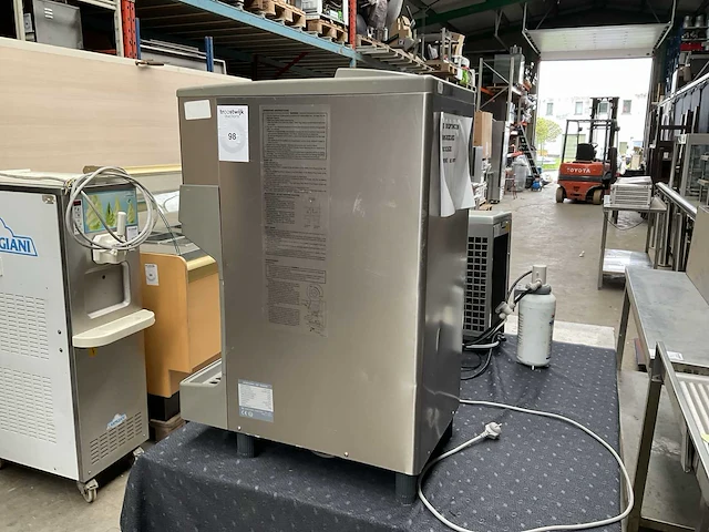 Hoshizaki dcm-120fe ijsblokjes- en schilferijsmachine - afbeelding 5 van  5