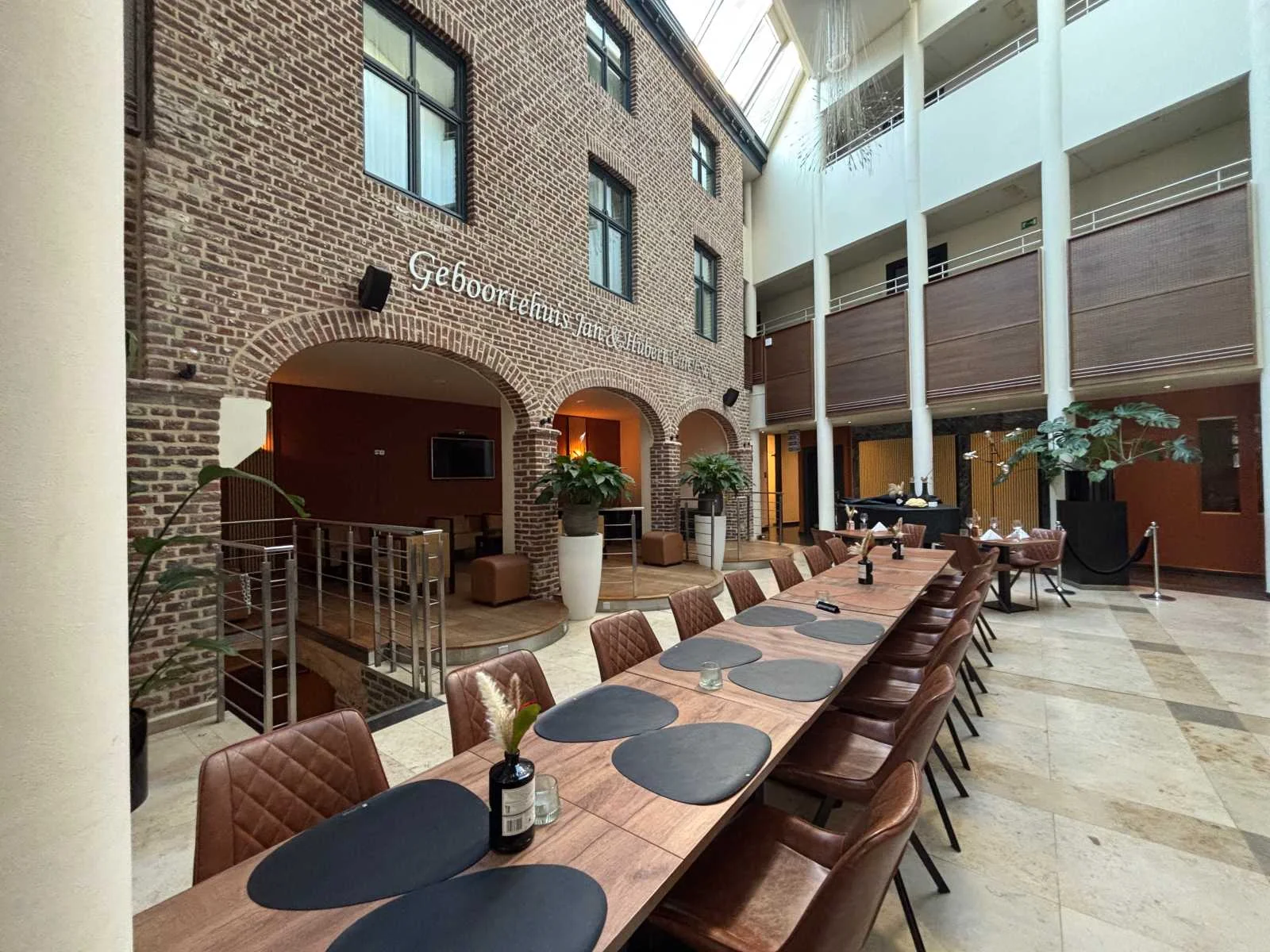 Hotel van eyck wegens faillissement