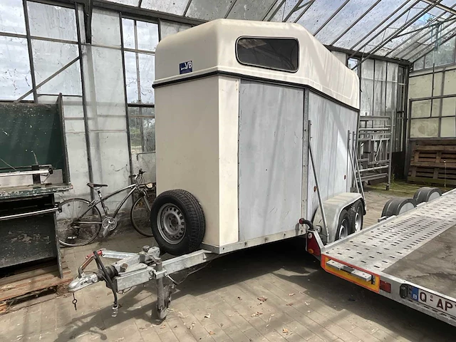 Hotra tramper paardentrailer - afbeelding 1 van  24
