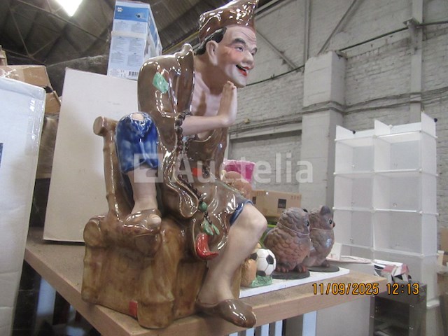 Houding van een man in aardewerk - afbeelding 1 van  4