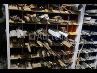 Hout, aluminium, kunststof sierlijsten en profielen - afbeelding 2 van  9