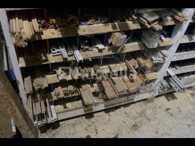 Hout, aluminium, kunststof sierlijsten en profielen - afbeelding 4 van  9