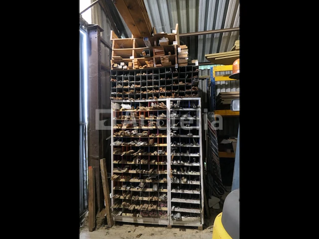 Hout, aluminium, kunststof sierlijsten en profielen - afbeelding 5 van  9