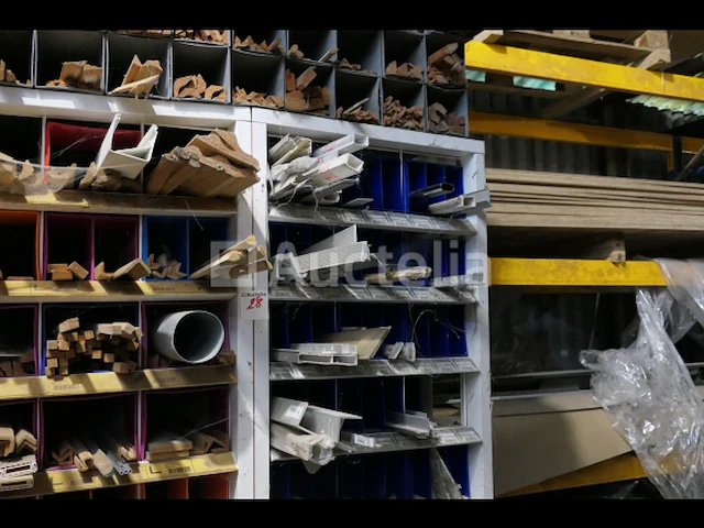 Hout, aluminium, kunststof sierlijsten en profielen - afbeelding 6 van  9