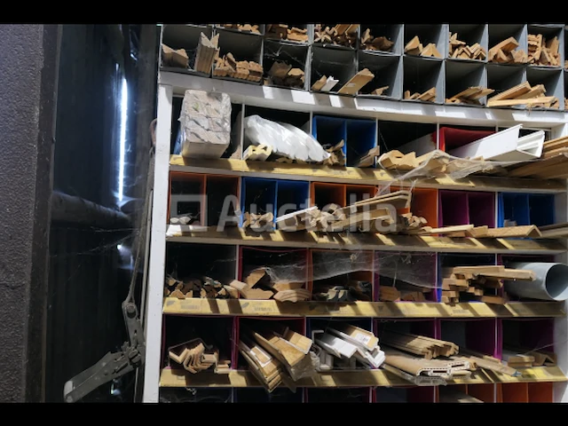 Hout, aluminium, kunststof sierlijsten en profielen - afbeelding 8 van  9