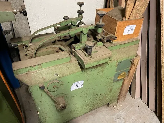 Houtbewerkingsmachine - afbeelding 1 van  2