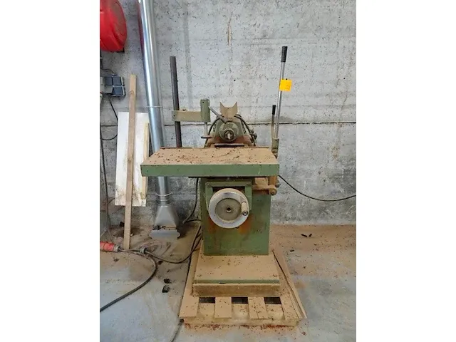 Houtbewerkingsmachine - afbeelding 1 van  2