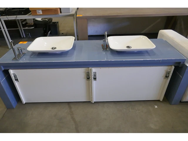 Houten badkamermeubel met 2 lavabo's - afbeelding 5 van  5