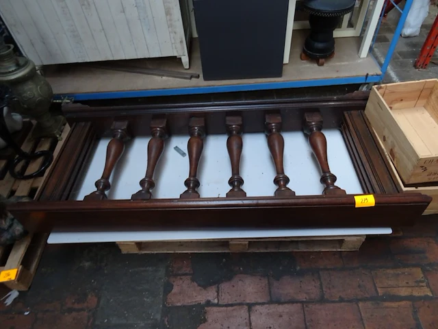 Houten balustrade - afbeelding 1 van  2