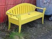 Houten bankje (geel)