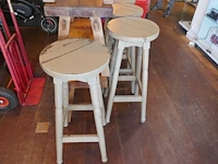 Houten bankjes + barkrukken - afbeelding 5 van  5