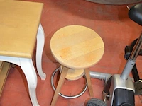 Houten barkruk, houten salontafel met glazen blad, houten tafel 110x35x80 cm - afbeelding 6 van  7