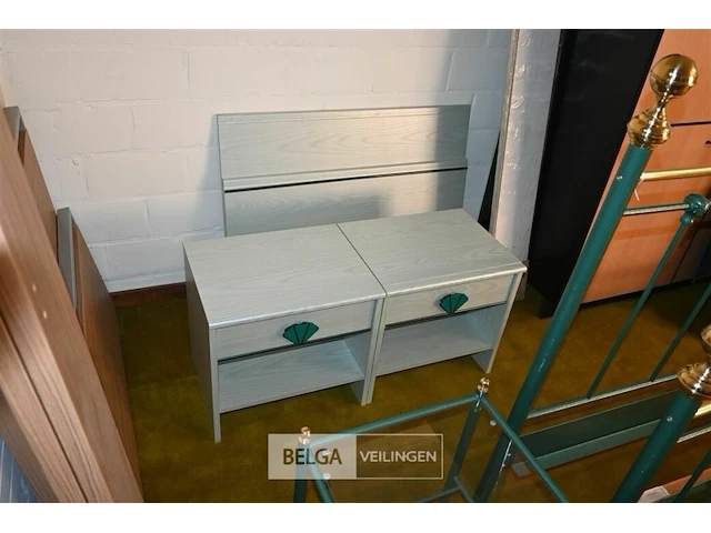 Houten bed + 2 nachtkastjes - afbeelding 1 van  2