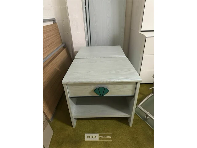 Houten bed met 2 nachtkastjes - afbeelding 1 van  3