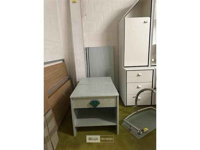 Houten bed met 2 nachtkastjes - afbeelding 2 van  3