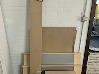 Houten bed met nachtkastje - afbeelding 1 van  4