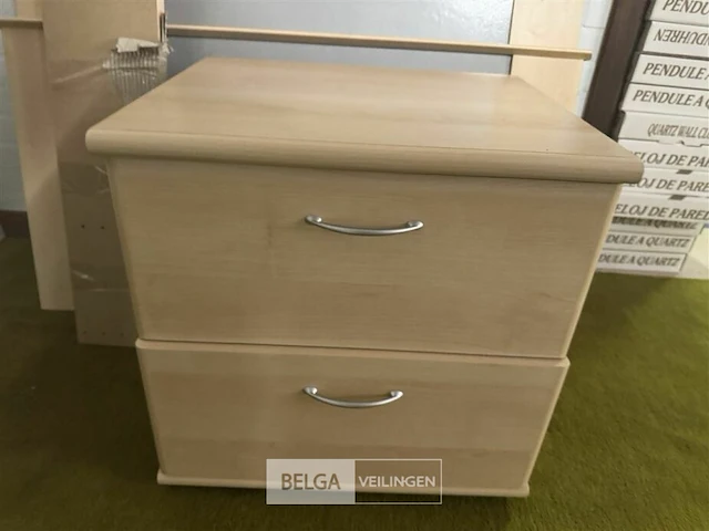 Houten bed met nachtkastje - afbeelding 2 van  4