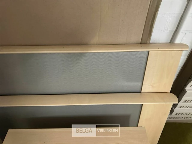 Houten bed met nachtkastje - afbeelding 3 van  4