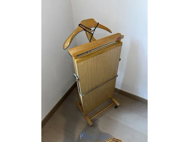 Houten bed met nachttafeltjes en spiegel - afbeelding 9 van  12