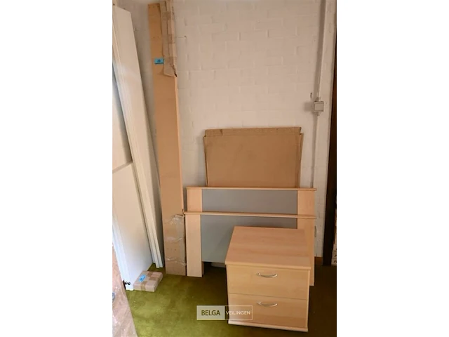 Houten bed + nachtkastje - afbeelding 1 van  1
