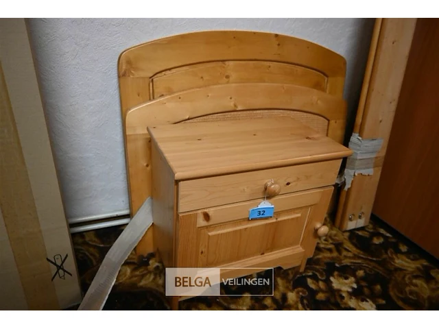 Houten bed - afbeelding 1 van  3
